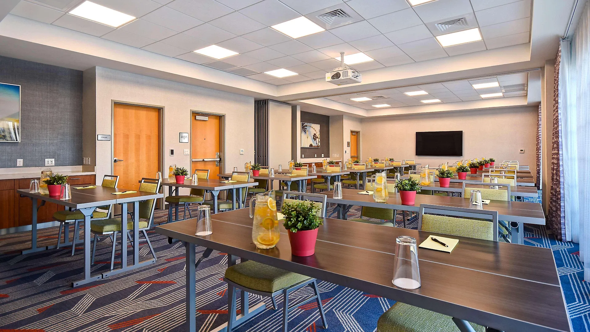 Hampton Inn & Suites Las Vegas Convention Center - No Resort Fee
